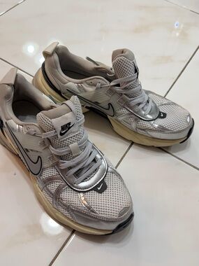 Nike White Silver Mesh Sneakers with Black Swoosh Nike V2k run